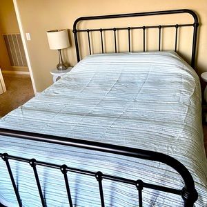 New Crate & Barrel Full/Queen Seaside Textured Stripe Duvet Cover + 3 Shams.